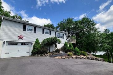 Сельский дом Lake It Right By Avantstay Lakefront W/ Dock, Hot Tub, Fire Pit & Game Room