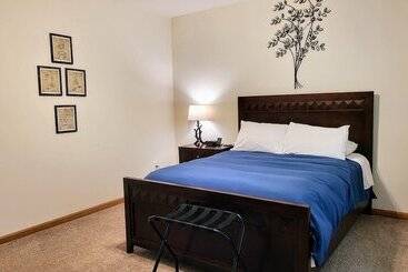 کلبه Mews Mountain House By Avantstay Walk To Beach, Hot Tub, Game Room