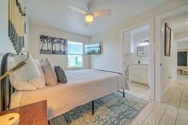 별장 Private Pool, Game Room, Patio, Near The Beach Palm House By Avantstay