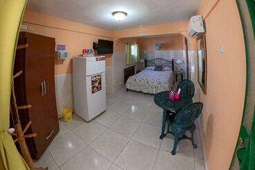 پانسیون Hostal Raul Y Olga