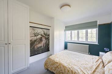 Резиденция Charming 4 Bed House In South East London