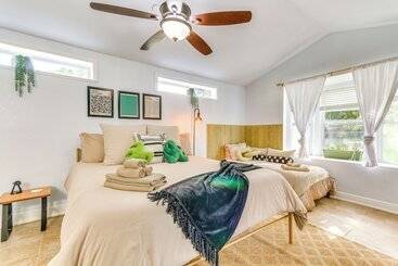 コテージ Retro Tropical Pensacola Home   3 Mi To Downtown!