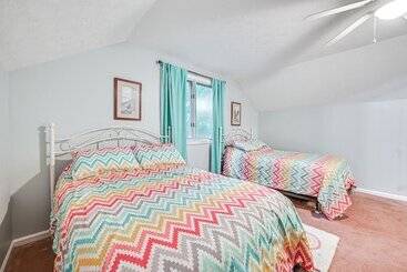 بيت ريفى Delma S Haven  In Cadiz W/ Deck & Lake Access!