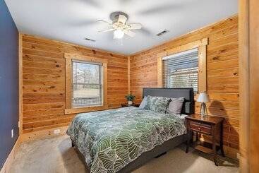 بيت ريفى Spacious Stafford Cabin W/ Grills & Fire Pit!