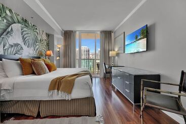 公寓式酒店  Spectacular Bay View 1bd 2baths In Grove