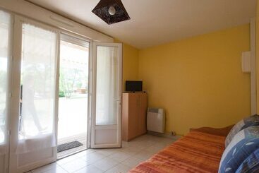 Tasteful Cottage In Sauze Vaussais With Terrace