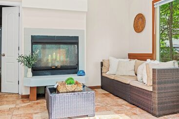 کلبه The Boulder Inn By Avantstay Indoor Hot Tub, Game Room, Outdoor Fire Pit