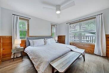 کلبه Wilderness Rush By Avantstay Hot Tub + Views