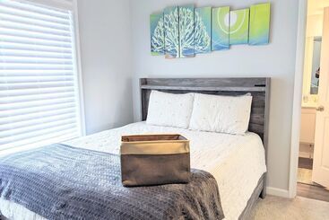 کلبه Woodland Chalet By Avantstay Deck + Lake Access