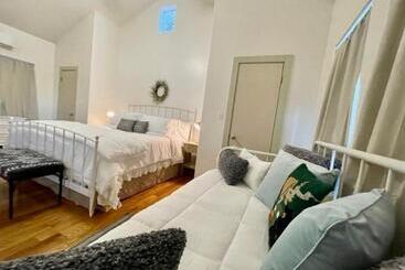 ベッドアンドブレックファースト The Rivery Retreat, Choose From Luxury Guesthouse Cabin Or Suite In Lake Austin Hill Country