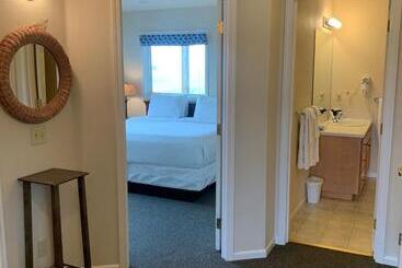 Lighthouse Oceanfront Resort