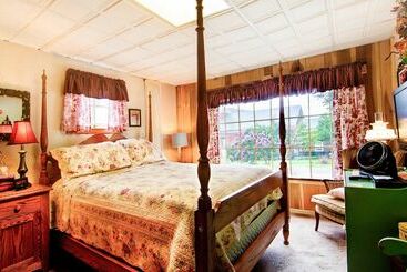 Lily Garden Bed And Breakfast