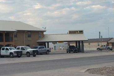 모텔 Derrick Inn
