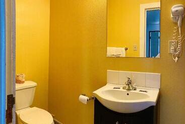 فندق على الطريق Desert Inn