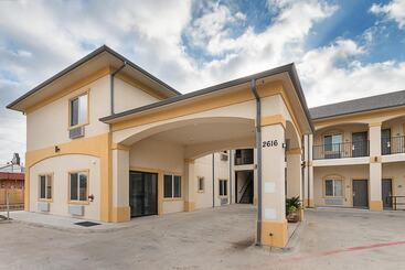 모텔 Scottish Inns & Suites