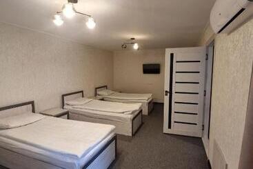 فندق صغير Backpackers House Markhaba