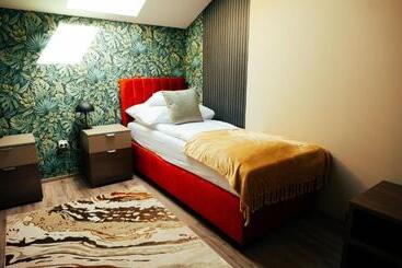 مبيت وإفطار M5 Autópálya Eurobus Panzió 140,km Kisteleki Lehajtó