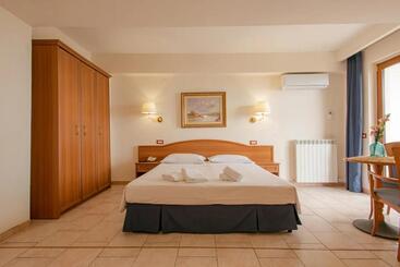 Отель Bisanzio Resort