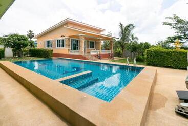 בית מלון כפרי Oyo 949 Sansuk Resort Paknampran