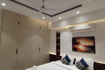 Отель Rainam Mansions