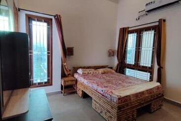 膳宿费 Mungil Cottage