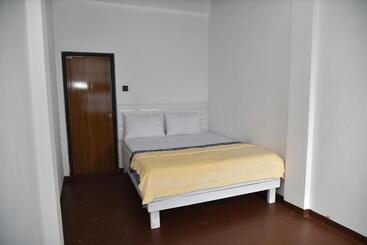 بنسيون Shiny Cot Double Room With Lake View