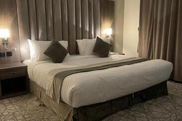 فندق سفن جاردنز   المطار