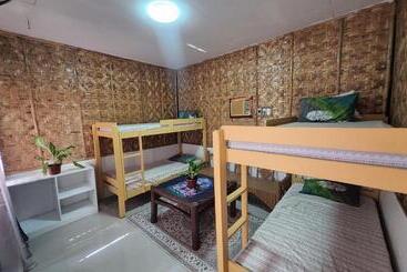 호스텔 Nipaville Camphouse