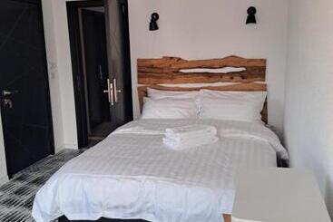 Отель Borderline Accomodation