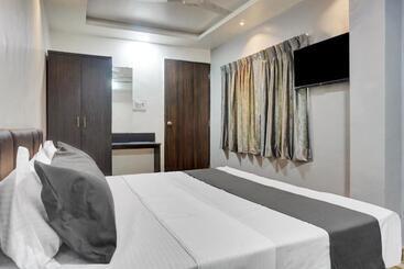 فندق Oyo Sagar Lodging