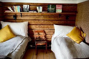 Smedja Overnatting Og Ysteri