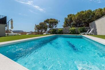 هتل آپارتمان L Alcor Apart