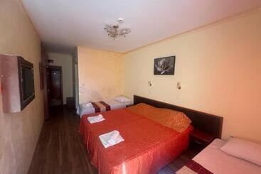 ペンション Family Hotel Baha Suites