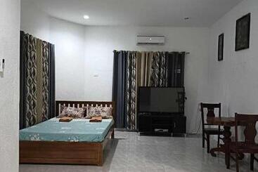 پانسیون Michael S Apartment 2