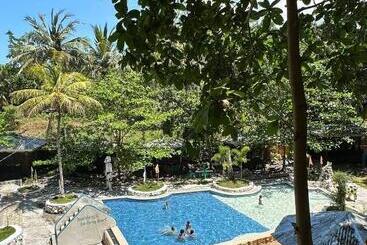 Hardrock Lux Spring Resort