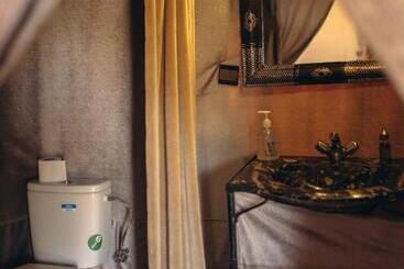 هتل East Desert & Luxury Camp