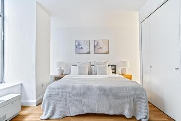 پانسیون Lux Prvt Bath Shared Apt