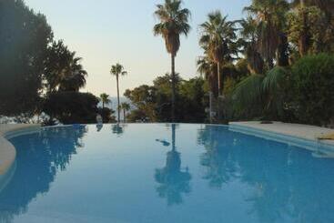 ペンション Maison Louijane