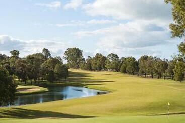 אתר נופש Lake Mulwala Boatel