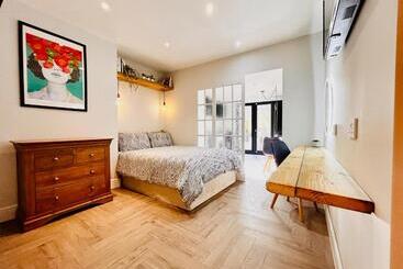 Апарт-отель Rest Boutique Acton