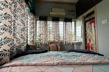 فندق صغير Cocogreen Hampi