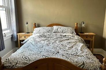 Peel House Bed And Breakfast