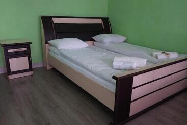 פנסיון Chinchin Mansion With Swimming Pool