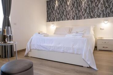 Пансион Coraline Deluxe Rooms