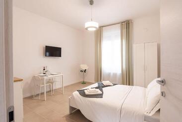 Pension (Hôtel basse catégorie) Mentana Guest House