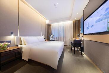 Atour Hotel Nanjing Drum Town Qingliang Gate