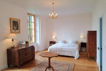 مبيت وإفطار Château D Agy