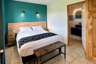 Bed and Breakfast L Ostal De Soubrey