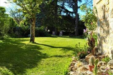 민박 Rue Du Château