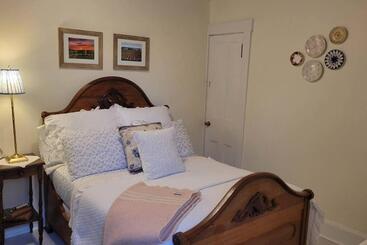 Clinton Pond Bed And Breakfast